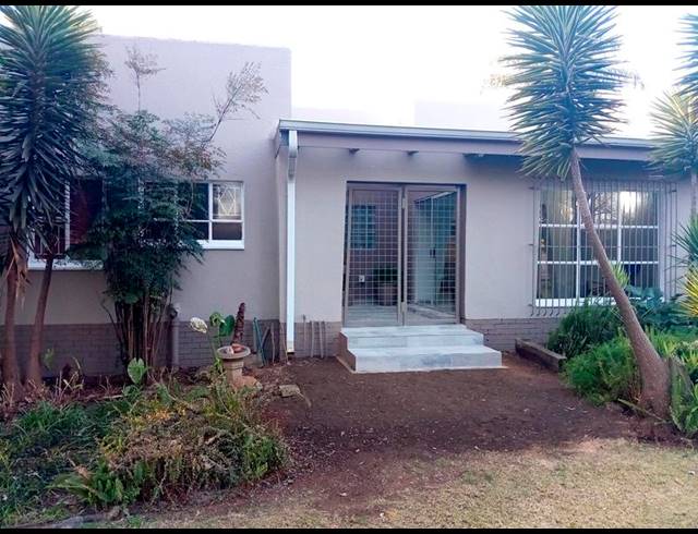 4 BEDROOM HOUSE FOR SALE IN FLORA GARDENS